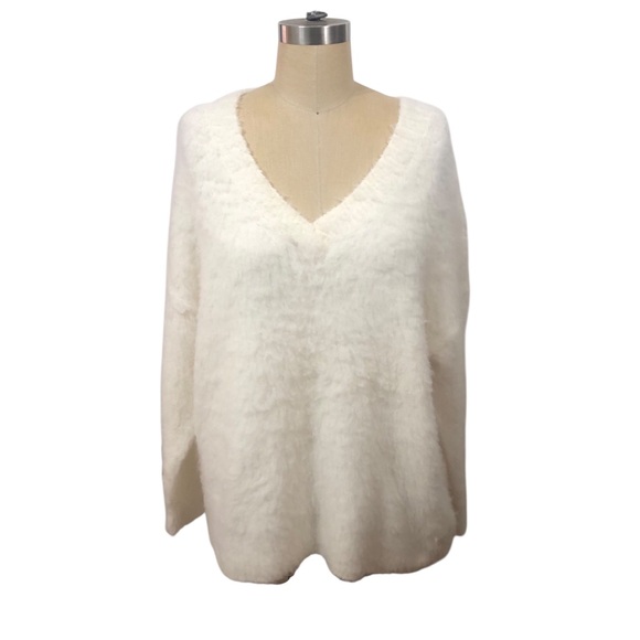 Anthropologie Sweaters - NWT🌟Anthropologie Women's Ivory V-Neck Pullover Sweater size Medium cozy soft